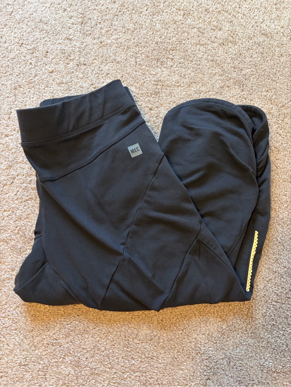 🦋 MEC - Women’s Medium Cropped Leggings - black